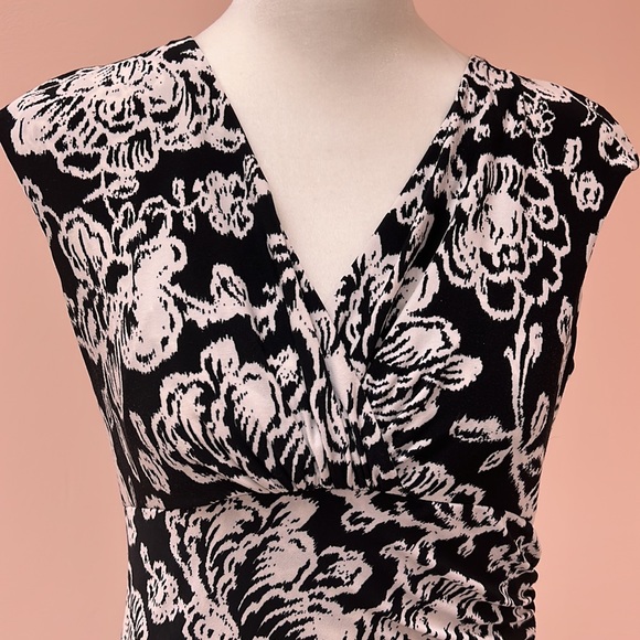Ralph Lauren black and white floral print dress. Size 4. - Picture 5 of 9